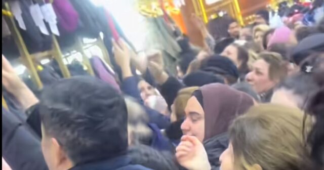 Bu ticarət mərkəzində endirim Kampaniyası Sıxlıq yaratdı- VİDEO