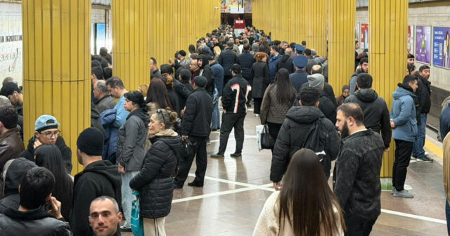 Metro açıldı, amma problem bitmədi – Stansiyalarda vəziyyət gərginləşdi – FOTO