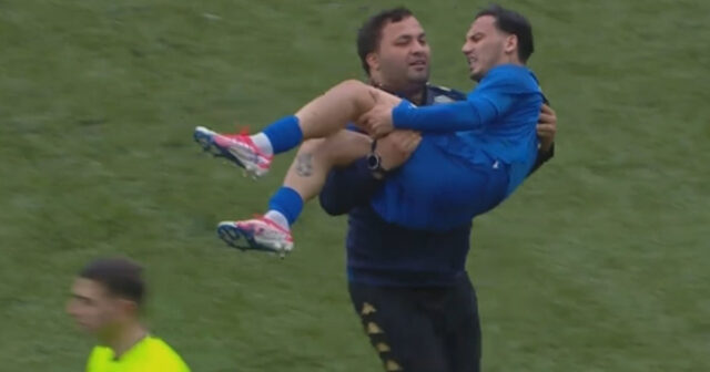 Xərəyi gözləməyib qucağında meydandan çıxardı – VİDEO