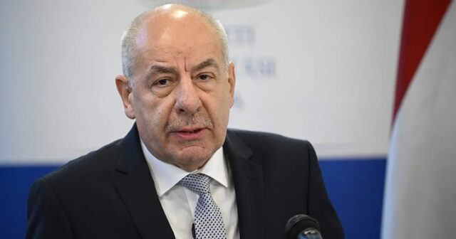 Orban Macarıstan prezidentini müdafiə edib