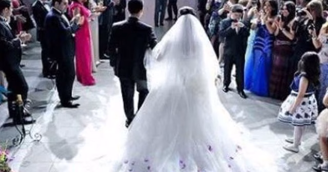 Bakıda toyda qəribə görüntü MÜZAKİRƏ YARATDI – VİDEO