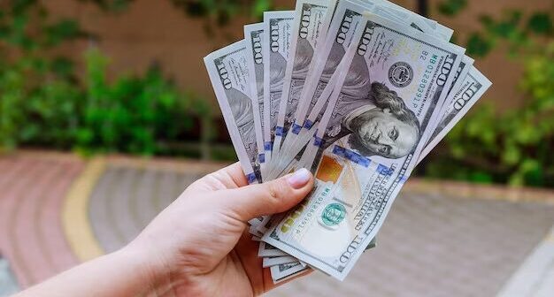 İndiki vəziyyətdə pulumuzu manat, yoxsa dollarla saxlamalıyıq? – Devalvasiya AÇIQLAMASI