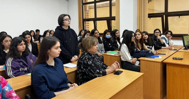 Dövlət hesabına oxuyan tələbələrdən pul tələb olunur?