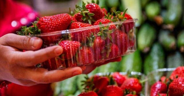 Bu çiyələkləri qətiyyən ALMAYIN – Zəhərlənə bilərsiniz