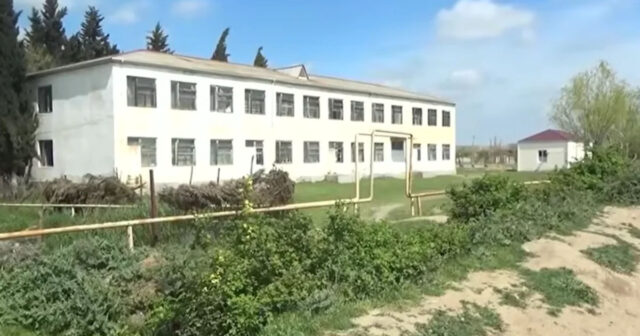 Biləsuvarda məktəblərin birləşdirilməsi ciddi narazılıq yaratdı – VİDEO