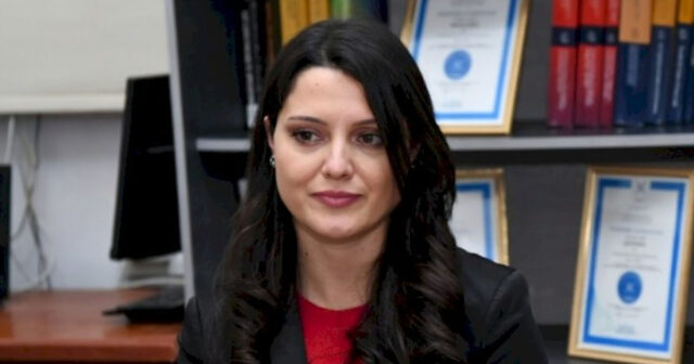 32 yaşında prorektor oldu