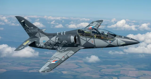 Çexiyanın baş naziri Azərbaycana yeni hərbi təyyarə TƏKLİF ETDİ