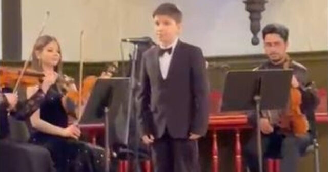 Bakıda 2-ci sinif şagirdindən möhtəşəm ifa – VİDEO