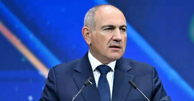 Paşinyan: Keçmiş prezidentləri siyasi səhnədən çıxarmaq şansı var