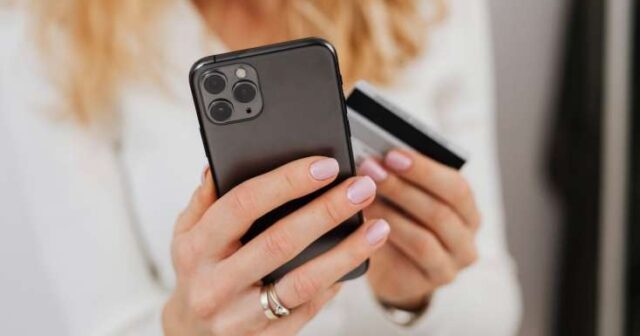 Kartdan pul oğurlandı: “Bir saata qaytaracam” deyib vətəndaşı aldatdılar – FOTOLAR