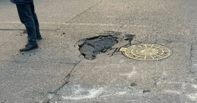 Bakıda yol çökdü – Nəqliyyat sıxlığı yarandı – FOTO