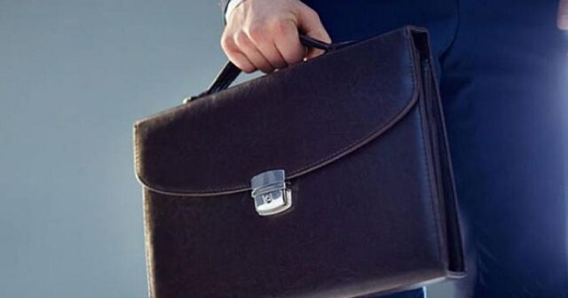 Bu ölkədə 6 nazir bir gündə istefa verdi