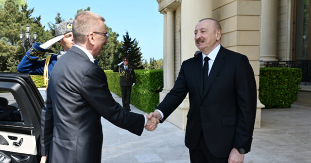 Prezident həmkarını qarşıladı – Fotolar