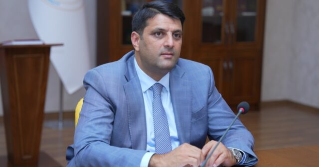 Rektor fəlsəfə doktorunu müdir təyin etdi – FOTO