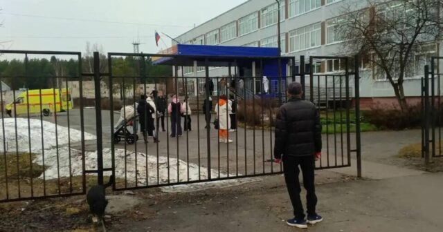 DƏHŞƏT: şagird sinif rəhbərini bıçaqlayıb ÖLDÜRDÜ