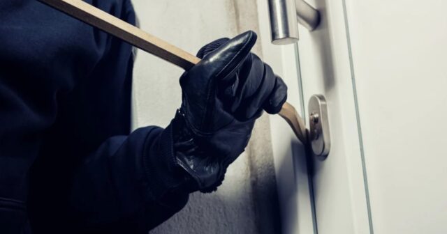 Xəzər rayonunda 20 minlik oğurluq olub