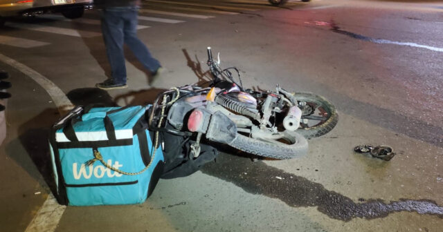 Gəncədə kuryer qəzaya düşdü Gəncədə kuryer qəzaya düşdü