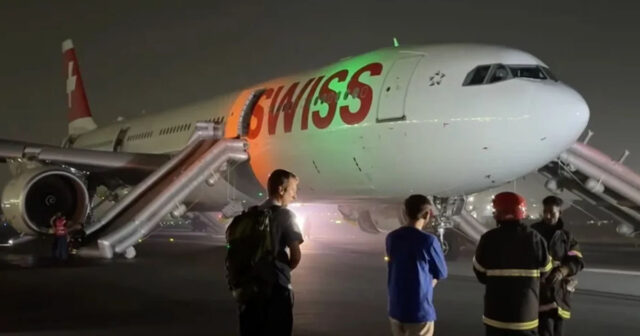 Hindistanda təyyarədən təxliyə zamanı sərnişinlər xəsarət alıblar – VİDEO