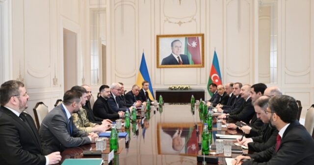 İlham Əliyevin Zelenski ilə geniş tərkibdə görüşü keçirildi – FOTO