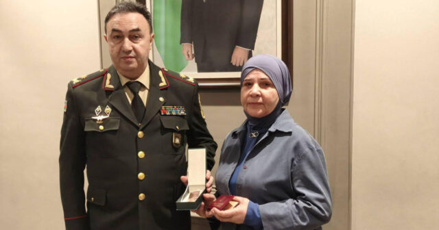 Sumqayıtlı şəhidin medalı anasına təqdim edildi – FOTO