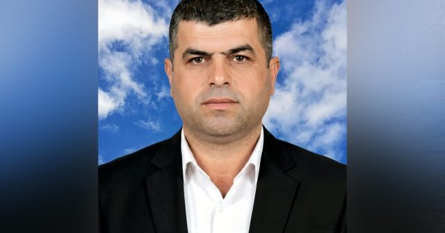 İki avtomobilin arasında qalaraq öldü – Foto