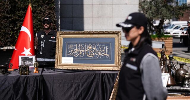 374 tarixi əsər ələ keçirildi, 12 nəfər saxlanılıb