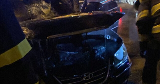 Bakıda avtomobil yandı – VİDEO Bakıda avtomobil yandı – VİDEO
