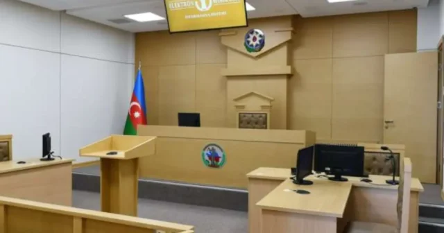 Bakıda məktəbdə xuliqanlıq edən şagirdə elektron qolbaq taxıldı Bakıda məktəbdə xuliqanlıq edən şagirdə elektron qolbaq taxıldı