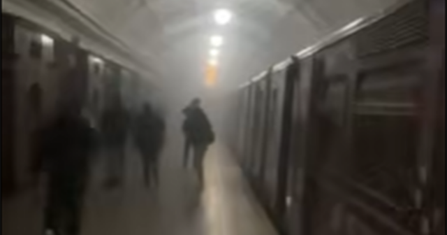 Moskva metrosunda tüstülənmə – Video
