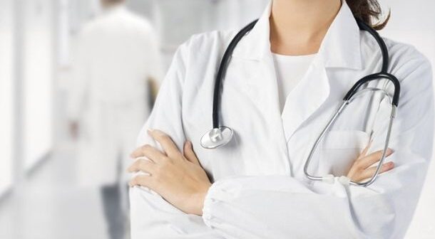 Daha bir saxta həkim qalmaqalı: Katibə cərrahlıq edir? – VİDEO