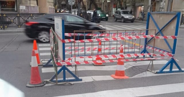 Paytaxtın mərkəzində yol çökdü – FOTO