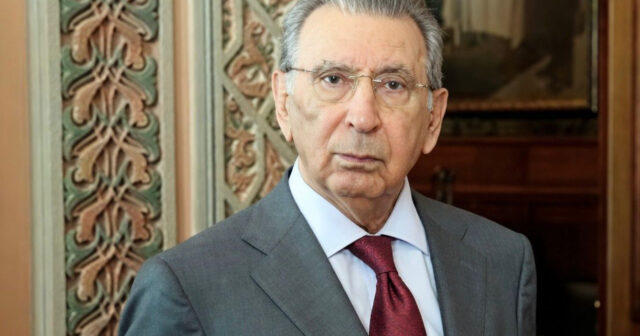 88-ci ilini EV DUSTAQLIĞINDA keçirən boz kardinal