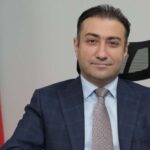 TƏBİB rəhbəri bütün müşavirlərini niyə işdən çıxarır?