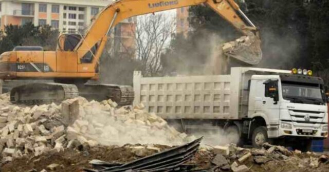 Bakıda evlər SÖKÜLÜR – Kimlərə pul, kimlərə mənzil veriləcək?