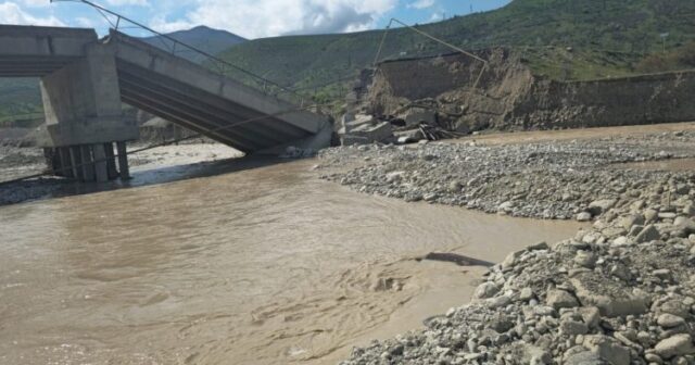 Siyəzəndə torpaq sürüşməsi: Körpü uçdu – FOTOLAR