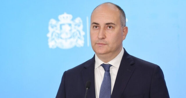 QƏRAR VERİLDİ: Keçmiş müdafiə naziri həbs olundu – Bu ölkədə