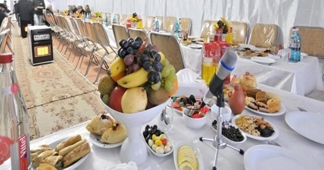 Dostunun yasında öldü