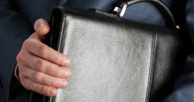 TƏCİLİ: Ara qarışdı – Nazirin istefası tələb olunur – Qardaş ölkədə TƏCİLİ: Ara qarışdı – Nazirin istefası tələb olunur – Qardaş ölkədə