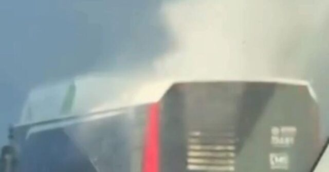 Bakının mərkəzində avtobus YANDI – VİDEO Bakının mərkəzində avtobus YANDI – VİDEO