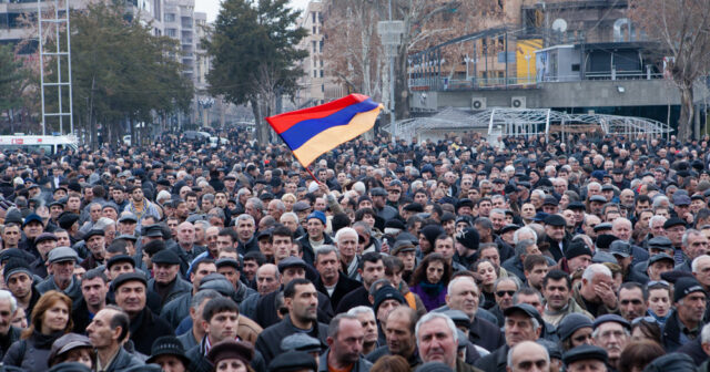 İrəvanda İĞTİŞAŞLAR BAŞLADI – Gərginlik pik həddə