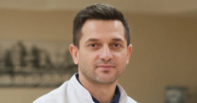 Məşhur həkimlə bağlı iddia: “Övladıma səhv diaqnoz qoydu” Məşhur həkimlə bağlı iddia: “Övladıma səhv diaqnoz qoydu”