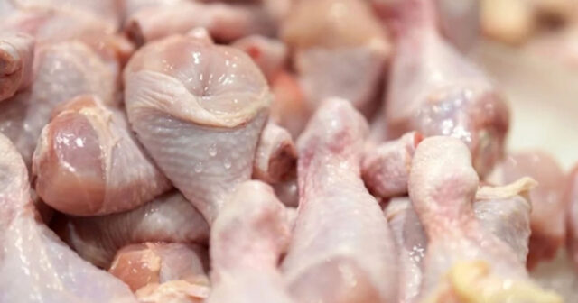 Toyuq paketlərindəki gizli TƏHLÜKƏ – VİDEO