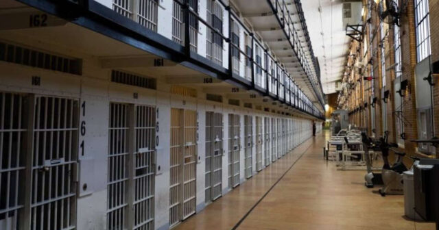 Ermənistanda keşişlərin həbsxanaları ziyarət etmələri qadağan olundu