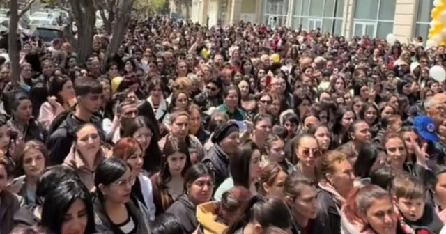 Sumqayıtda ŞOK izdiham: İnsanlar bir-birinə dəydi – Müğənni insanları BELƏ QOVDU – VİDEO