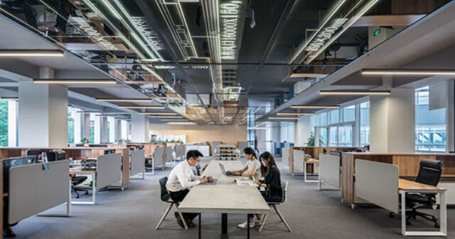 Yarım milyon manata ofis icarəyə verən Araz Mehdiyev kimdir?