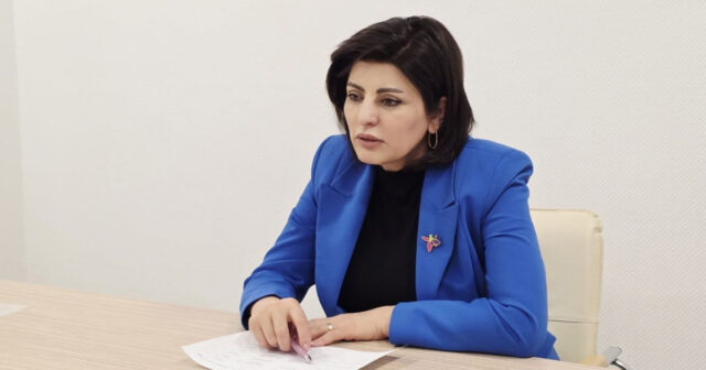 Bacısına vəzifə verməsi və qalmaqallarla gündəm olan direktor xəstəxanaya görün nə alır – 10 min manata