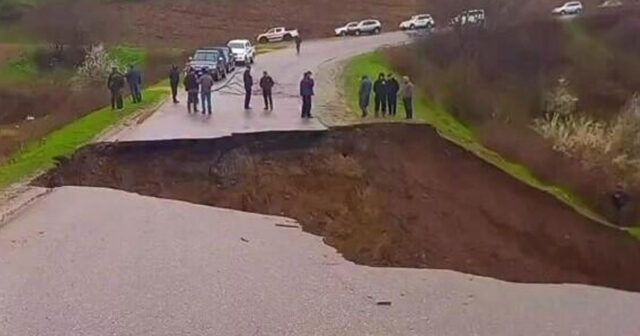 Qusarda yol ikiyə bölündü – VİDEO