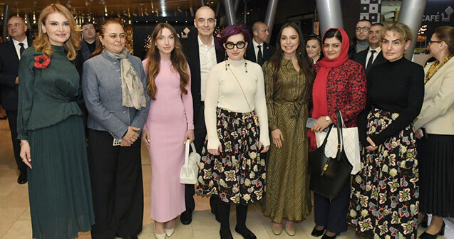 Leyla və Alena Əliyevalar sərgidə – Fotolar