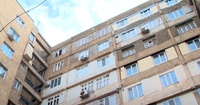 Paytaxtda 9-cu mərtəbədən yıxılan kişi öldü