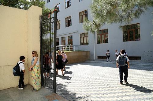 Daha bir məktəbdə insident: 15 yaşlı gənc bıçaqlandı